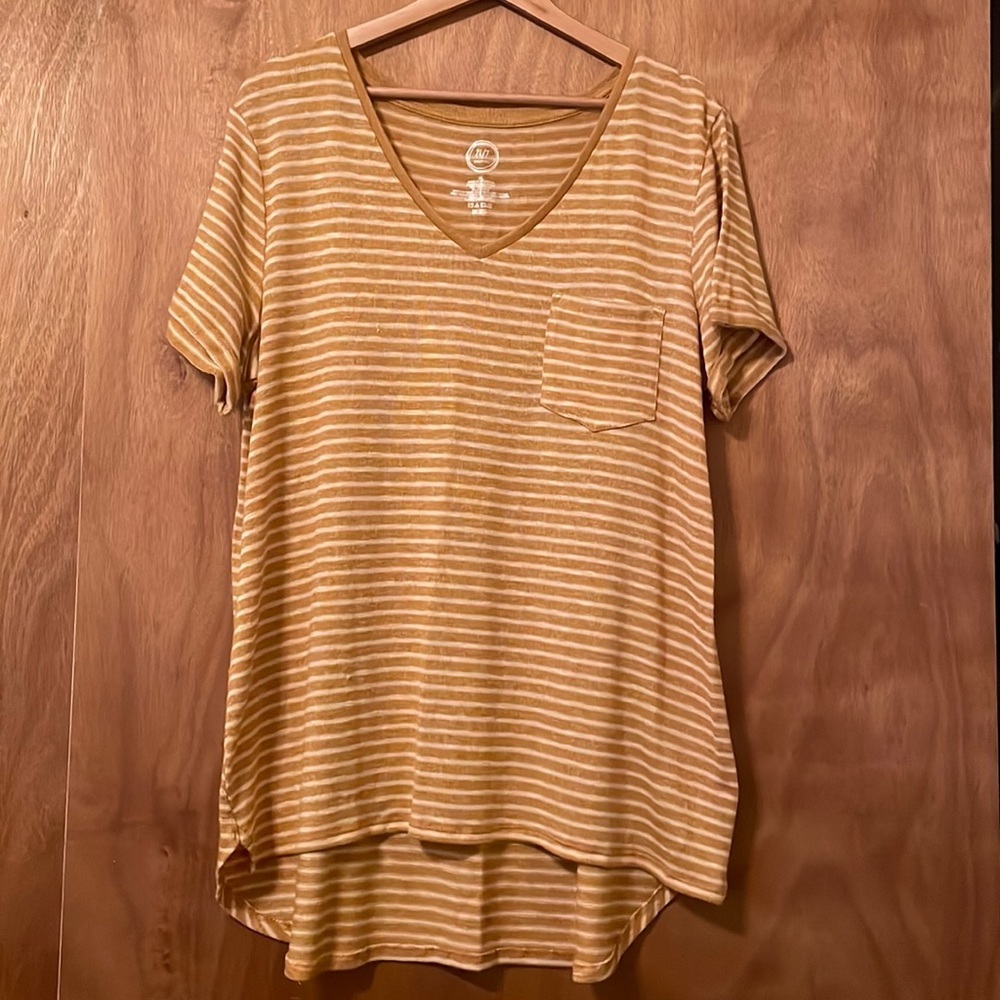 ❤️‍🔥❤️‍🔥2 for $20❤️‍🔥❤️‍🔥 Maurice’s pocket tee